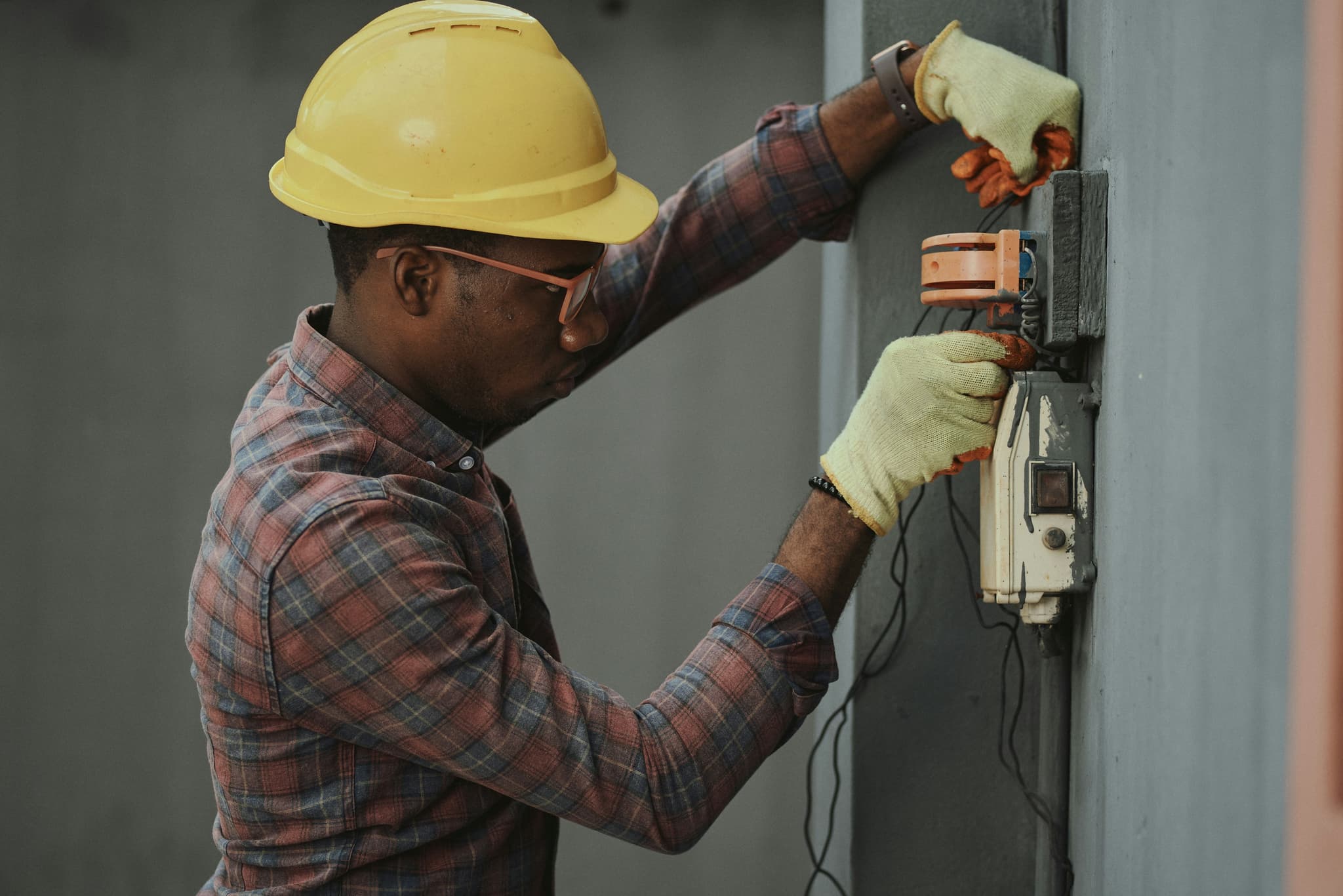 Electrical tools and installation context